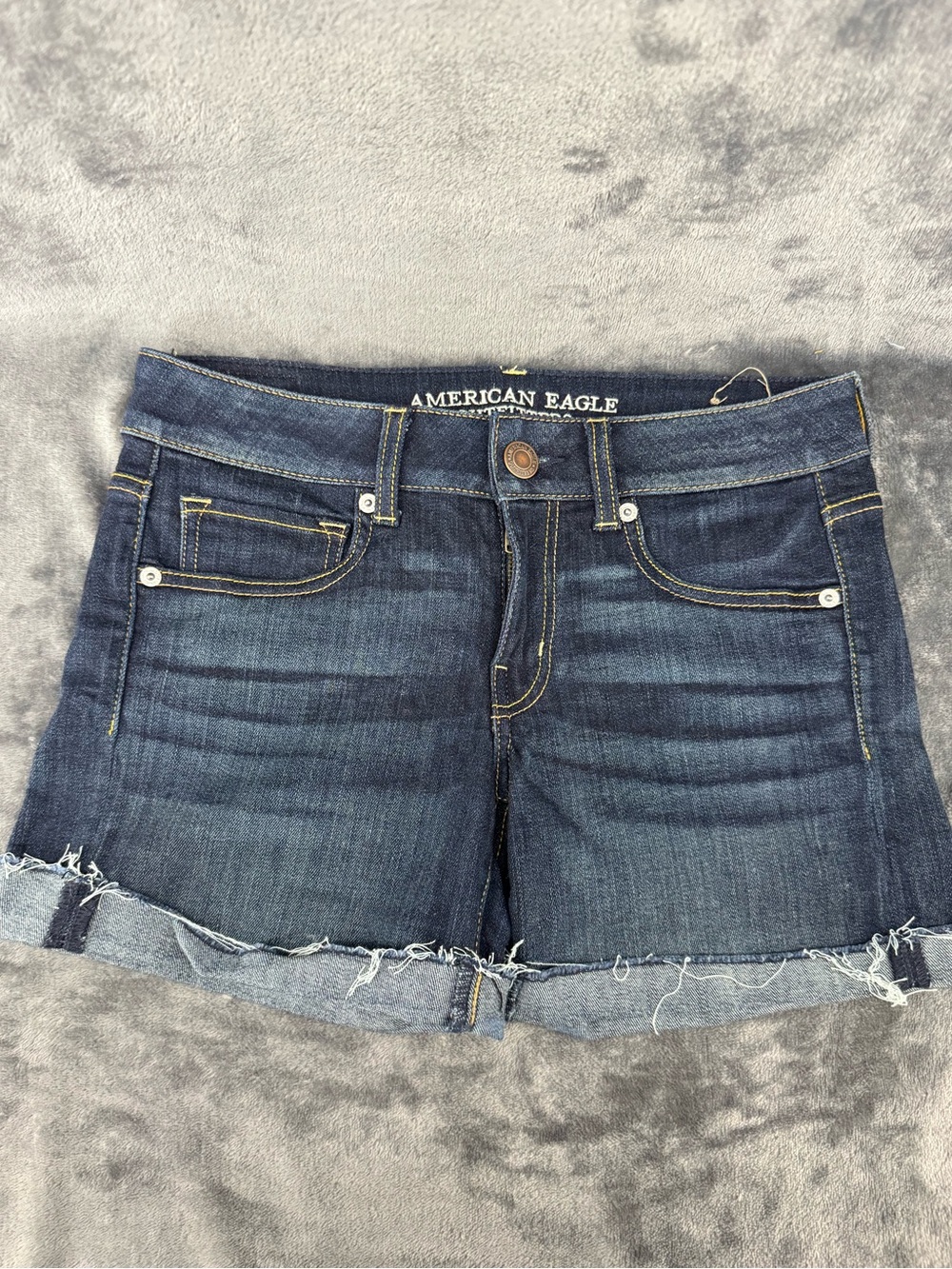 American Eagle AEO Super Stretch Midi Dark Wash Denim Raw Hem Short Size 6